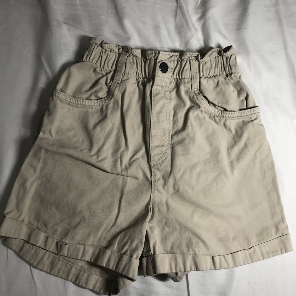 H&M Elastic Band Beige Shorts